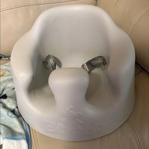 Gumbo Gray Baby Seat with Safety Straps